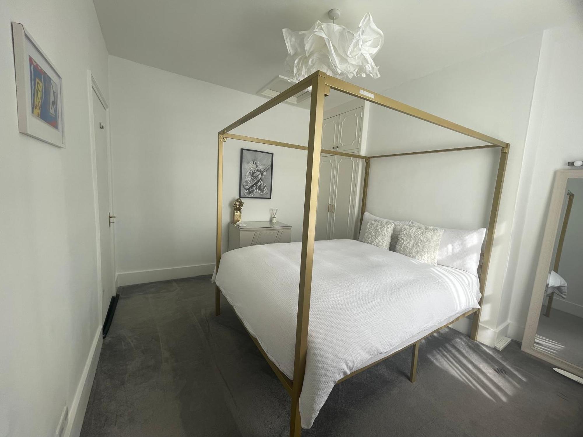 Queen Bedroom In Maida Vale Лондон Екстер'єр фото